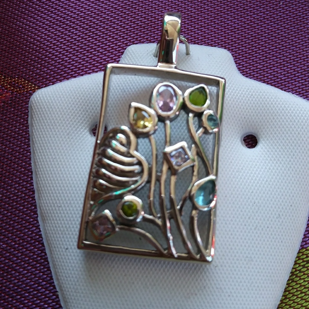 Flower with stones pendant